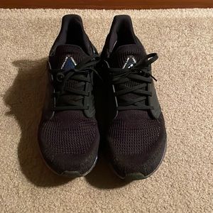 Mens 10.5 adidas ultra boost shoes.